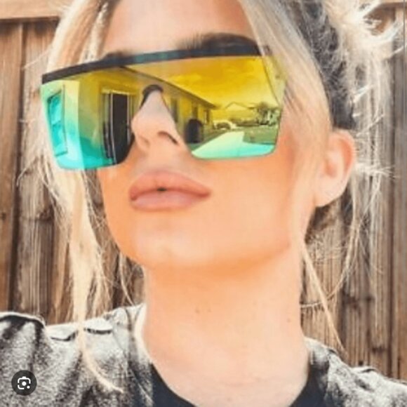 Quay Australia Hindsight Matte Black Rubber Frame Rainbow Lens Shield Sunglasses - Picture 6 of 16